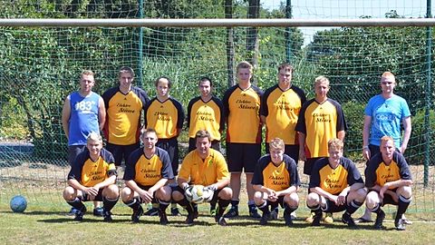 Oben vlnr: Trainer Matthias Albers, Jörg Hoffschröer, Pascal Mughal, Ingo Libuschewski, Niemann, Tobias Weltring, Maisbernd, Betreuer Andre Schröder
Unten vlnr: Simon Frerichs, Denis Schröder, Florian Schnatmann, Jonas Klus, Maddin Schmitz nd Daniel Tyding