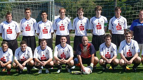 links hinten: Wild Dominic (Betreuer), Wild Josef (Trainer), Lichtl Christian (Co-Trainer), Raveica Mihaita, Forster Sebastian, Schmitzer Fabian, Schmitzer Alexander, Pollinger Christoph, Treffer Martin (Betreuer)
links vorne: Huber Christian, Waldhier Michael, Alkofer Michael, Puia Nico, Dombrowski Karl-Heinz, Baumgartner Sebastian, Eisenschenk Bastian, Zieglmeier Sebastian