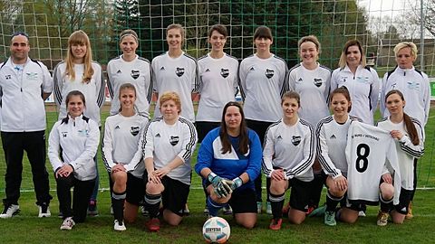 (stehend von links nach rechts): Trainer M. Rösler, L. Lindner, S. Born, K. Jurth, I. Schichan, S. Hornick, E. Richter, C. Nehrenheim und Y. Liebe

(knieend von links nach rechts): A. Schröter, J. Pohl, X. Galeczka, Susann Hesse, S. Hannuschka, J. Liersch und N. Läser

(nicht Vorort): N. Göckeritz, C. Neumann und J. Walter