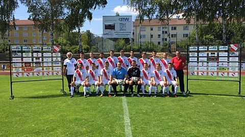 oben von links: Betreuer Manfred Pfann, Andreas Kellner, Stephan Michaeli, Waleed Al-Sabbagh, Nico Baudisch, Sebastian Schepp, Payam Azizi, Philipp Niemeier, Florian Fuchs, Co-(Spieler)Trainer Hannes Wirth, Trainer Stefan Steiner
unten von links: Tamas Völgyes, Patrick Berninger, Florian Weidner, Sascha Hölzl, Toni Bobzien, Jesper Christensen, Sebastian Pietryga, Marco Walther
Es fehlen: James Jennings, Mersim Ramadani, Simon Schupp