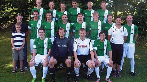 Die erste Mannschaft des SV Ampertal Palzing geht in die Saison 2013/14 mit neuen Trikots, die von der Firma WÖHRL, Ziegel und Fertigteile in Berghaselbach, gesponsert wurden. Dafür gilt Thomas Wöhrl, dem langjährigen aktiven Spieler beim SVA Palzing, ein herzliches Dankeschön.
Die Mannschaft:
Hintere Reihe von links:
Stephan Muck, Sebastian Scheuerl, Tobias Mayer, Daniel Maier, Manuel Hobmeier, Stefan Summerer
Mittlere Reihe: 
Stefan Riedl, Thomas Kroboth, Alexander Krenauer, Robert Wanka, Christian Lorenz, , Dominik Heiss, Abteilungsleiter Michale Mitterweger und Spielertrainer Thomas Färber  
Sitzend von links: Maximilian Riesch, Johann Maier, Christian Teichmann, Martin Redl
Nicht auf dem Bild: Nicolae Oprezco und Julian Wölfle
Links stehend: Sponsor Thomas Wöhrl und Sohn Thomas