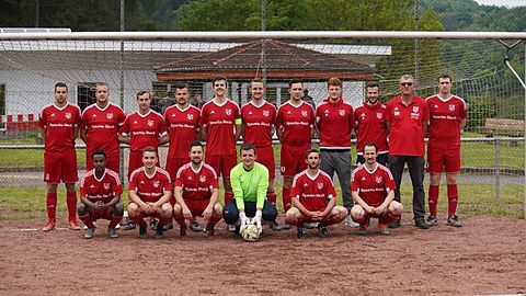 J. Engel, Benny Kiefer, Uwe Köster, K. Eifler, M. Liebig C, B. Schowalter, K. Klesen, Betreuer R. Frosch, L. Wachter, Trainer Ottmar Hein, Timo Luttermann
J. Merhawi, K. Thurn, M. Gach, F. Busche, L. Barth, D. Fernandez