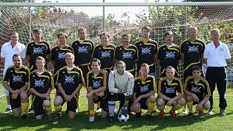 hinten v. l.: Lender Stefan, Czernoch Thomas, Sigl Alexander, Riedl Patrick, Schöffmann Christian, Aufschläger Andreas, Öttl Benjamin, Kussinger Wolfgang, Kesten Alfred, Trainer Schopf Josef
vorne v. l.: Wild Sebastian, Friedrich Christian, Schönberger Niklas, Sigl Christian, Süß Peter, Köck Sebastian, Biebl Martin, Sigl Sebastian