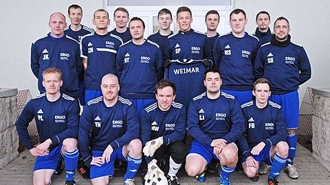 hintere Reihe v.l n.r. Mouloud Allek, Stephan Stern, Christoph Nix (nicht mehr dabei), Stefan David, Trainer Marek Böhm

Mittere Reihe v.l n.r. Jens Klenner, Martin Pücker, Nico Teubert, Sebastian Pfeifer, Markus Stahl (Inzwischen SSV Mellingen), Steffen Bahr

vordere Reihe v. l. n. r.: Paul Linstedt, Toni Henke, Michael Wenk, Sebastian Jauß und Franz Bahr

es fehlen: Sandro Burggraf, Oliver Otto, René Schwarzenau, Hannes Hedderich, Patrick Holecek, Alexander Mikuta, Andre Schlicke, Martin Krummrich, und Mario Oschmann
