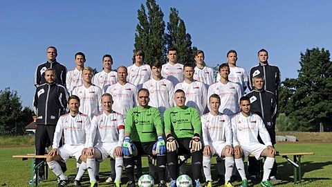 Hintere Reihe (von links): Abteilungsleiter Fußball Sven Lehmann, Sedin Plavsic, Sergej Schumann, Jan Amelingmeyer, Andre Bormann, Mirko Hellwig, Robin Oelenberg, Torwarttrainer Derek Cooper

Mittlere Reihe (von links): Trainer Alexander Heinz, Jannis Pott, Christian Riehemann, Patrick Timpe-Peek,  Bastian Hackmann,  Dominik Westerkamp,  Betreuer Eduardo Rodriguez

Untere Reihe (von links): Andre Kaiser,  Martin Strotmann,  Andre Neumann,  Daniel Kohnen,  Frederick Wernemann,  Ilker Güner

Auf dem Bild fehlen: David Rodriguez-Munoz,  Viktor Nelipa,  Hugo Sobral,  Robin Schilling, Tim Bruns, Christopher Damerow,  Robin Schilling