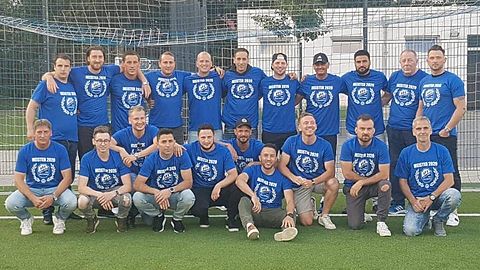 ➔obere Reihe v.l.n.r.: Ahmet Zor, Marcel Schmitz, David Stollberg, Dennis Faßbender, Marcel Gehling, Denis Hotze, Christian Hufen, Dirk Van Dyk, Ferhat Manangöz, Horst Sawade, Dennis Schulten 
➔untere Reihe v.l.n.r.: Hans Kremer, Maurice Van Dyk, Marc Linnow, Bukuri Jusufi, Salvatore Finestra, Issah Bangura, Engin Bicakci, Brad Mildon, Ole Fritz, Michael Lion