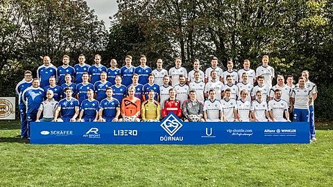 Hintere Reihe von links: Spielleiter Rainer Nickel, Alexander Hitschold, Michael Schmid, Kai Krakowczyk, Erik Feldkircher, Steffen Luckhardt, Manfred Specht, Steffen Keim, Matthias Vollmer, Rene Conzelmann, Moritz Kössl, Rain Haid, Daniel Straub, Dominik Rasper

Mittlere Reihe von links: Andreas Stadler, Trainer Juraj Paulik, Marcus Pascual, Benjamin Lindtner, Peter Mayer, Tobias Heilig, Daniel Winkler, Julian Wörner, Patrick Kössl, Patrick Fink, Dominik Behr, Kai Kolb, Christian Schell, Robin Rapp, Timo Langermann, Max Hofele, Spielleiter Jürgen Rees, Sebastian Schwenk, Martin Eitle, Timo Knödler

Untere Reihe von links: FuPa- und Dopingbeauftragter Alexander Siegele, Julian Vincentz, Dennis Holz, Fabian Gümpel, Jens Schmid, Philipp Huss, René Schäfer, Patrick Rees, Timo Felgentreu, Lukas Saile, Curtis Walch, Marc Rapp, Pascal Hummel

Es fehlen:
Abteilungsleiter Carsten Behr, Co-Trainer David Unger, Dennis Schneider, Bastian Ortenburger, Michael Mürter, Mike Mehlbeer, Robin Scheller, Andreas Kleinbach, Christoph Bogner, Simon Stark, Heiko Schmid