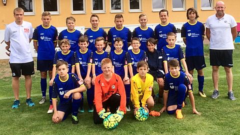 stehend v.l. Wesley Madaj (Trainer), Dustin Neumann, Constantin Hauss, Eric Schöne, Tobias Herrmann, Hubertus Koppe, Moritz Mende, Maurice Buchmann, Markus Horsch (Sponsor)

sitzend v.l. Lukas Adler, Tobias Heinze, Robert Heinze, Felix Flemming, Marvin Richter, Vinzenz Pöllmacher, Franz Brückner

kniend  v.l. Danny Grundt, Toni DAnnenberg, Fynn Hüttig, Valentin Buse

Es fehlen: Felix Lange (Trainer), Leo Schulze, Jonathan Pertek, Fabian Wroblewski, Tom Hacke, Bennet Barth