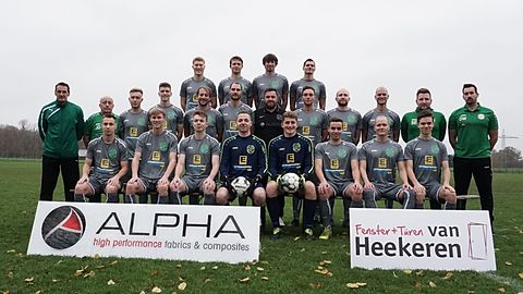 Obere Reihe von links nach rechts:
Felix Claßen, Tobias Thomas, Malte Heitbrede, Christoph Dickmans,
Mittlere Reihe von links nach rechts:
Athletiktrainer Gerhard Driessen, Betreuer Joachim Duwe, Daniel Dück, Cornelius Lois, Gianluca Antoniazzi, Philipp Stutzinger, Trainer Sascha Heigl, Johannes Terhorst, Christoph Brouwers, Simon Dickmans, Co-Trainer Simon Eckl, Torwart-Trainer Dennis Wilson,
Untere Reihe von links nach rechts:
Andreas Duwe, Florian Pankatz, Justin Regenhardt, Simon Stüttelberg, Ben Poschmann, Tim Hegmans, Stefan Himmels, Luis Scheffer,
Es fehlen: Adrian Terhorst, Marcus Brouwers, Marius Janßen und Martin Dönnebrink