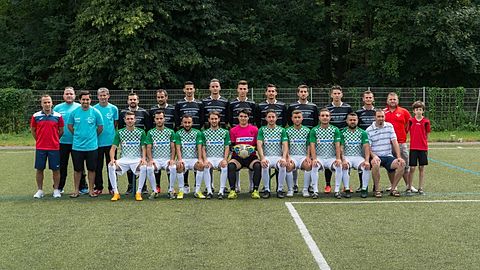 Türkspor Mosbach 1993 e.V.
hintere Reihe v. links.: L.Yolcu(Trainer)-M.Aran(Betreuer)-C.Celik(1.Vorstand)-N.Agac(Betreuer)-G.Celik-M.Tuncer-D.Akcelik-N.Sevren-B.Labusi-K.Zeybek-B.Yaylali-S.Aydin-H.Güler-M.Demir(Betreuer)
v.Reihe v. links.: M.Heck-O.Aslantas-S.Budak-M.Erken-M.Su(T)-H.Cavli-A.Koca-M.Sevren-C.Aslan-F.Durso(Teamausrüster)

nicht mit auf dem Bild :
Cihan Inal (C) , Claudio Celestino , Kutsal Bozkurt (T) , Tolga Elbir , Hasan Hayal , Firat Pacaci , Tobias Ebert (ET) ,
