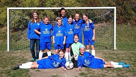 stehend: Anna Bezenka, Melanie Köhler, Helen Fründ, Sarah Heinicke, Eva Glück, Anna Kiesl und Vivi Fuchshofer
liegend: Marisa Bartoli, Julia Bauer und Katharina Krieg