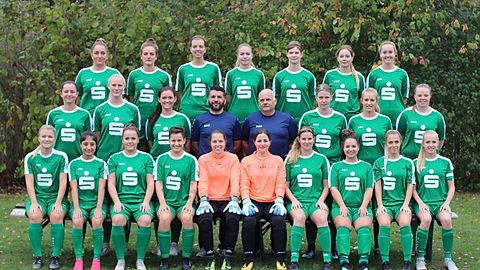 Hintere Reihe v.l.: Melina van Geldern, Klara Hohrein, Eva Lohmeier, Elena Frank, Katja Menzel, Laura Hooymann, Sonja Walbrecht 
Mittlere Reihe v.l.: Chantal Rapp, Nina Siatkowski, Sina Baral, Trainer Taner Demir, Co-Trainer Jörg Hooymann, Anna-Lisa Krüßmann, Sophie Esser, Anna-Lena Fehre 
Vordere Reihe v.l.: Lara Humrich, Fatima Schamo, Saskia Zimmermann, Michèle Retschuch, Emma Busch, Mona Rink, Jasmin Dramburg, Marie Englert, Pia Richter, Nathalie Bollmann 
Es fehlen: Sarah Gramm, Teammanger André Dirks