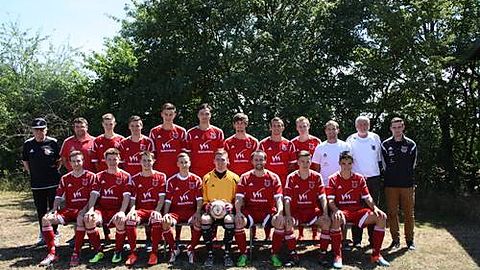 Hinten von links: Trainer Hock Erich, Betreuer Bernecker Franz-Xaver, Wagner David, Beck Julian, Gutmann Sebastian, Gutmann Raphael, Betz Dominik, Müller Benedikt, Satzinger Benedikt, Bittl Andreas, Abteilungsleiter Bauernfeind Herbert, Scholz Daniel

Vorne von links: Kirschner Klaus, Alberter Sebastian, Rudingsdorfer Sebastian, Hirschbeck Michael, Rutingsdorfer Markus, Kirschner Andreas, Uhl Markus, Laumeyer Manuel