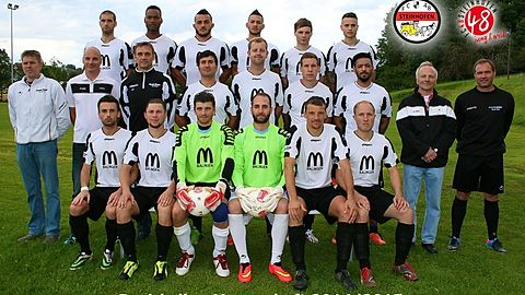 hintere Reihe: Marcel Metzger, Asare Kumi, Faton Hajra, Onur Camur, Manuel Schick, Simon Bartschat.
mittlere Reihe: Betreuer Armin Richert, Vorstand Sport Andreas Legnaro, Co-Spielleiter Ralf Leber, Ahmet Ipek, Tobias Hasenpusch, Benni Heidemann, Orhan Demirer, Spielleiter Josef Fischer, Trainer Rainer Gruhler.
Vordere Reihe: Dionis Mavraj (C), Paul Götte, Stefan Fecker (TW), Deniz Sakat (TW), Joachim Fecker, Jochen Trinks
Es fehlen: Dominik Schröder, Waldemar Kelsch, Domenico Sauter, Moritz Schick, Kandemir Ösezer und Francesco Manente