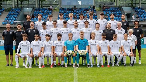 Sitzend von links: 
Yannick Müller, Mohammad Walizada, Radu Valusescu, Petar Buric, Buron Aurhammer, Christoph Siebken, Leon Echtler, Sinan Kasoglu, Raphael Gött, Kenta Watari

Zweite Reihe stehend von links: 
Caetano Bianco (Physiotherapeut), Manuel Wiedemann (Spielertrainer), Kevin Hailer (Trainer), Ömer Dasdemir, Ivan Novokmet, Ivan Buric, Leonit Gashi, Medhat Mekhimar, Raphael Meßlang, Johannes Lang, Franz Huber (Betreuer), Rita Matzkat (Zeugwartin), Benjamin Müller (Teammanager)

Dritte Reihe stehend von links: 
Alex Sauer (Co-Trainer), Jeremy Holzer, Marian Halder, Marcell Graf, Sebastian Brunner, Giuseppe Matera, Ahmed, Mekhimar, Anton Ogger, Serhat Biskin, Matthias Jörg (Sportlicher Leiter)

Es fehlen: 
Bahadir Yilmaz, Hayden Woodward