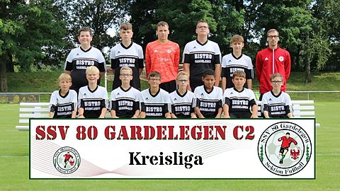 HINTEN VON LINKS: Felix Molinus, Levi Herms, Anton Krüger, Johannes Liemann, Pepe Freitag, Trainer André Borchert, VORNE VON LINKS: Arndt Berlin, Oskar Müller, Matz Linow, Norwin König, Momo Linow, Adrian Zornemann,  Luca Esau, Eryk Siegmund, ES FEHLT Trainer Mike Linow