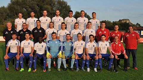 Hintere Reihe von links: Jans Julian, Veith Niklas, Otto Yannik, Sauter Valentin, Nosa Löhnert, Erhardt Patrick, Schweizer Max
Mittlere Reihe von links: Co-Trainer Passer Peter, Trainer 2. Mannschaft Benjamin Reiser, Erthle Markus, Both Tobias, Mark Ruckgaber, Abteilungsleiter
Vordere Reihe von links: Schalk Maximilan, Kapitzke Benedinkt, Muth Marco, Deger Cedric, Beck Raphael, Wallisch Tobias, Hummel Mario, Wäckerle Armin