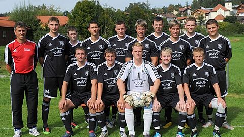 stehend von links: Trainer Lo Conte Toni, Kronschnabl Ben, Zitzelsperger Christian, Lo Conte Dennis, Schweikl Stefan, Dannerbauer Andreas, Weikl Stefan, Dannerbauer Michael, Bischoff Andreas, Ernst Thomas
sitzend von links: Kraus Michael, Leipold Manuel, Ellerstorfer Martin, Rankl Marco, Hartl Franz