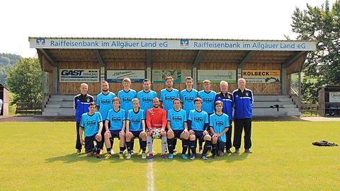 Hintere Reihe von links:
Wolfgang Willer (Trainer), Andreas Henkel, Robin Fischer, Thomas Rauh, Dominik Dorn, Korbinian Schilling, Jürgen Jäger, Georg Unglert (Abteilungsleiter), Johann Sepperer (Torwarttrainer)
Vordere Reihe von links:
Florian Eberz, Lars Top, Niklas Burger, Markus Würsig, Roland Haggenmüller, Marcel Rieblinger, Pascal Brause
Auf dem Bild fehlen:
Marcel Bodenmüller, Jan Burkard, Florian Hartmann, Stefan Krug, Jakob Mayer, Tobias Nickert, Arnold Paulsen, Andreas Rottach, Timo Schwaier, Frank Wick