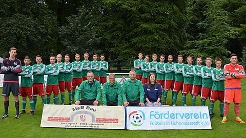 MTSV Hohenwestedt 1. Herren 2017/2018:

Linke Reihe: Jörg Mollenhauer, Adam Kateh, Jonas Olhoeft, Malte Orth, Mathias Landt, Leon Tank, Marcel Pinkert, Tjark Sievers, Clas Sievers, Christian Gieseler

Rechte Reihe: Marco Schön, Thies Kochanski, Jannis Brandt, Jan-Phillip Matthies, Henning Gieseler, Thorge Cordes, Dennis Jera, Ramon Busse, Fenn-Ole Zauter, Thies Breiholz, Momme Boye

Mittlere Reihe: Betreuer Thomas Orth, Trainer Udo Kochanski, Trainer Sebastian Barth, Physiotherapeutin Julia Kurz

Es fehlen: Timo Blaas, Henrik Schnoor, Marc-Kevin Warncke, Ferdinand Hummel