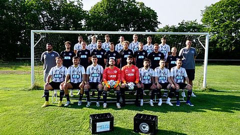 h.R.v.l.: Häßler, D., Stoppel, N., Wirth, O., Baese, R.,Noack, J., Tiedemann, J., Kolndreu, D.
m.R.v.l.: Krüger, Henry (Trainer), Thiessen, D., Landgraf, D., Wolf, S., Gericke. F., Koppehl, E., Folgmann, J., Krahner, J., Wickner, T., Rompel, Cornelius (Co.-Trainer)
v.R.v.l.: Bleyer, M., Buzdayev, F., Meißner, N., Bandemer, T., Osman, S., Schmoldt, R., Bigall, T., Maeß, A.