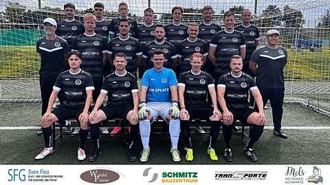 untere Reihe von links: Berkay Tas, Phillipp von der Kall, Luis Sarlette, Ole Dreiling, Christian Kolodziej
mittlere Reihe von links: Trainer Michael Schmitz, Fabio Pistorius, Alexander Funk, Semir Grahic, Edwin Reimann, Jonas Keus, Co- Trainer Matthias Warmstädt
obere Reihe von links: Levin Leinders, Raoul Ssykor, Luca Mohr, Luca Mertens, Arne Dreiling, Yanik Dreiling, Ulrich Schink
es fehlen: Pascal Becher, David Faltin, Sebastian Wiezorek, Dario Dreiling, Luca Goll, Philipp Heller, Aron Jestrabek, Felix Meisenberg, Leon Schornstein, Pedro Doceba
