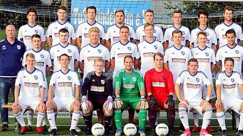 TuS Mündelheim 1. Mannschaft Bezirksligasaison 2017/2018

Es fehlen: Manuel Lemke, Benedikt Thülig, Malte Wissen &amp; Niklas Wojahn

Foto: Kerstin Bögeholz