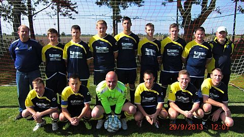 Team Hofdorf II am 29.09.2013 vor dem Spiel gegen Labertal 05 in RIEKOFEN