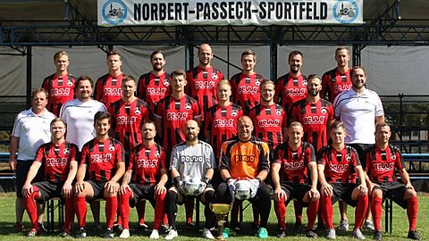 Oben, von links: Matthias Stoyan, Bruno Stein, Danny Püschel, André Lupp, Stefan Koark, Robby Hiller, Martin Hoßmang

Mitte, von links: Michael Wierick, Robert Freund, Robert Moritz, Benny Hoßmang, Max-Herrmann Heber, David Pohl, Marcel Zwahr, David Witschaß

Unten, von links: Tobias Passeck, Erik Friedrich, Alexander Runtschke, David Weidauer, Enrico Kieweg, Niels Perlitz, Lukas Exner, Andreas Jordan

Auf dem Foto fehlen: Alexander von Köding, Norbert Passeck, Armin Kilz.