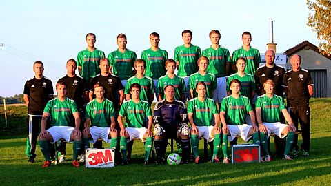 Obere Reihe von links: 

Schmidhammer Alexander, Berthold Thomas, Schörgnhofer Michael, Fuchs Michael, Mayer Michael, Prediger Florian

Mittlere Reihe von links: 

Heindl Werner, Stampfl Bernhard, Glück Wolfgang, Lang Andreas, Schild Johannes, Strasser Christian, Pschernig Michael, Co. Trainer Lackner Helmut, Trainer 1. Mannschaft Fuchs Hans

Untere Reihe von links: 

Schörgnhofer Florian, Krautenbacher Thomas, Remmelberger Martin, Kraller Sepp, Schörgnhofer Dominik, Lechner Lukas, Stöger Tobias

Es fehlt: Glück Michael
