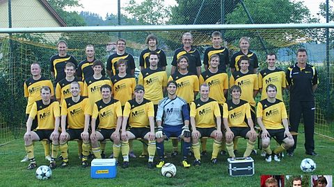 Hintere Reihe von links: Vorstand Dietl Manfred, Komraus Jazek, Mühlbauer Christian, Zsak Alexander, Betreuer Neubauer Hans, Trainer Reitmeier Konrad, Abteilungsleiter Dietl Bernhard
Mittlere Reihe von links: Haag Ivo, Rötzer Daniel, Rank Michael, Vogl Matthias, Diel Gerhard, Pillmeier Markus, Kreitinger Markus, Kordick Andreas, Kafka Karel, TW-Trainer Lankes Helmut
Vordere Reihe von links: Noe Stefan, Straka Wolfgang, Kiefl Markus, Eiban Michael, Eiban Harald, Schneider Michael, Gruber Christian, Mühlbauer Thomas
Es fehlen (Bilder rechts unten von links): Singer Fabian, Lankes Martin, Walberer Julian