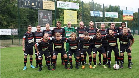 O.R. Roj Chris, Almeida Miguel, Schammel Frank, Muller Michel, Jungbluth Michel, Ralinger Marc, Sachsen Philippe, Mathieu Ben, Löw Mike, Gomes Claudino
U. R. Perl Andy, Scheidel Bob, Ross Sam, Kirsch Tom, Manuto Franco, Mota Patrick, Lill Yves