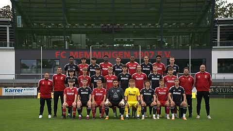 H.v.l. Ehizibue, Mattera, Laszic, Asamoah, Sotanaj, Gerhart, Klujzevic, Dosi, Pfeiffer.
M.v.l. Co. Trainer Filser, TW Trainer Gruber, Jozic, Henkel, Günes, Chemelenko, Mayer, Puseljic, Kroh, Miroci, Cheftrainer Günes, CO. Trainer Weber.
V.v.l. Halder, Schmid, Jarsch, daSilva, Dilba, Ammann, Jaumann. 

Auf dem Bild fehlen: Kas