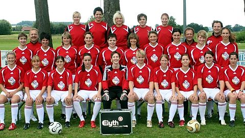 hintere Reihe v.l.:Anita Stadler; Andrea Wimmer; Marina Küstner; Barbara Fürstinger; Marion Schernhammer
mittlere Reihe v.l.:Regina Maier; Co-Trainer Alois Stangl; Elisabeth Reichl; Karin Straßl; Sonja Altmann; Anita Eiblmeier; Christine Naneder; Adi Eder; Regina Perstorfer; Co-Trainer Walter Huber; Laura Hlawatsch; Trainer Stefan Sauer; Susanne Freelandt
vorne v.l.:Marie Fischer; Evi Hamberger; Luxi Pozatti; Yeliz Turan; Monika Huber; Gitte Ebenbeck; Mel Frank; Anja Ehrlinger; Vroni Reiter; Lisa Glück