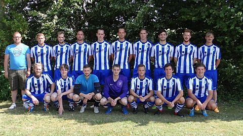o.v.l. Trainer Benjamin Reiser, Dominik Däubler, Fabian Konrad, Julian Dietz, Andreas Glöggler, Simon Alexeew, Keno Eilers, Axel Lohbrunner, Johannes Nußbaumer, Fabian Wölfl
u.v.l. Lukas Rueß, Tobias Walser, Marian Dietz, Alexander Heinz, Dennis Grajcevci, Markus Eberle, Florian Schrems