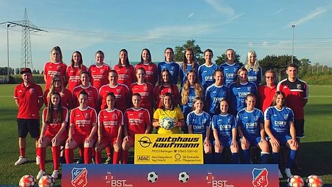 Hinten von links: Angelina Roth, Lea Metzger, Jessica Ganter, Susanne Zimmermann, Patricia Rueb, Melissa Huber, Daniela Danzeisen, Petra Stein, Kim Hinz, Jasmin Pawletta
Mitte von links: Florian Richter (Trainer), Bianca Roth (Betreuerin),  Constanze Luibrand (Co-Trainerin), Svenja Höfflin, Sarah Wehrle, Alina Tritschler, Selina Köbelin, Anne    Haag, Dorothe Meier, Karl-Heinz Rinklin (1. Vorsitzender), Thorsten Krausse (Sportl. Leiter)
Vorne von links:  Luisa Kaufmann, Inez Gaess, Stefanie Ernst, Hazal Palta, Jasna Rösch, Dana Hüglin, Alina Maurer, Annabelle Köhl, Isabel Zeiser
Es fehlen: Pauline Dubut, Jessica Herter, Diana Holzleiter, Jennifer Nowag, Jennifer Schneider, Julia Tepe (Betreuerin), Leonie Tepe und Regine Voegele