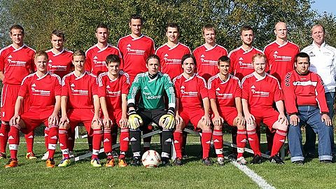 hinten von links: Florian Klugseder, Spielführer Stephan Schwab, Peter Schwarzbauer, Robert Lorenz, Martin Schindler, Michael Hageneder, Marco Castorani, Armin Reitberger, Coach Hans-Jürgen Nebauer
vorne von links: Michael Klugseder, Dominik Hofbauer, Alexander Schwab, Torwart Tobias Kargl, Martin Hasenberger, Klaus Nischler, Bernhard Hofer, Betreuer Thomas Huber