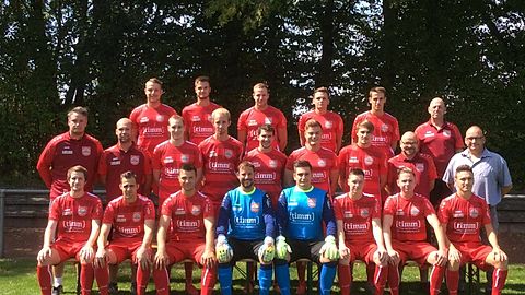 obere Reihe: Alexander Gellings, Maximilian Hans, Lucas Ridder, Dominic Albers, Christian Quernhorst, Betreuer Heinz van Huet.

mittlere Reihe: Co-Trainer Thomas Luyven, Cheftrainer Johannes Bothen, Niko Ten Elsen, Klaus Keisers, Jonas Gerritzen, Sebastian Hulstein, Sven Schuster, Betreuer Frank Schlarb, Trikotsponsor Egbert Timm.

untere Reihe: Elias Merkel, Florian Terlinden, Thomas Herres, David Vengels, Michael Jansen, Marcel Timm, Lukas Maas, Philipp van Huet.

Es fehlen: Ingo Samp, Tobias Ries, Timo Evertz.