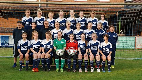hinten v.l.: Leonie Blanke, Anne Heuer, Franziska Oelrich, Melissa Fetzer, Jannika Rehkopf, Vanessa Pahlke, Maria Kadiri, Jaqueline Köneke
Mitte v.l.: Trainer Matthias Preuße, Trainerin Janieke Lütjens, Torwarttrainer Manuel Preuß, Mira Grote, Lea Rothbarth, Lara Schröder, Lara Timmer, Sonja Berger, Bettina Bittrich
Vorne v.l.: Charlotte Resch, Sina Schröder, Lea Fuhrhop, Elisa Dornbusch, Lena Herrmann, Leonie Mai, Lea Neckel, Tracy Reichmann

Es fehlen: Tessja Wagner, Fiona Mohwinkel, Natalie Tonne, Pia Karls, Janina Peters, Desiree Bruns, Marianne Greunuss