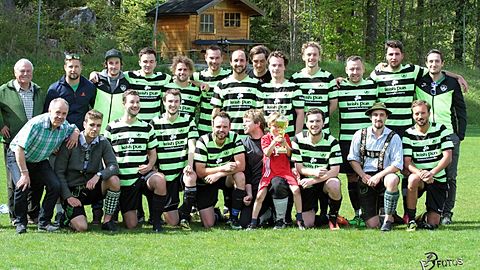 Meisterfoto Saison 2016/2017 1. Mannschaft SC Eibsee Grainau 
Foto: Peter Volk / PV-Fotos