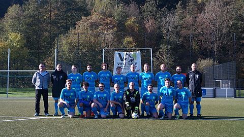 Die Dritte Herrenmannschaft des BSV Viktoria Bielstein um das Trainerteam Bastian Klees und Sandro Gereke