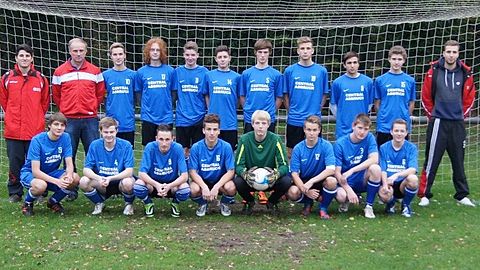 Die Jungs mit ihren Trainern Michael Henning, Henk Keetz und Alfons Egbers.