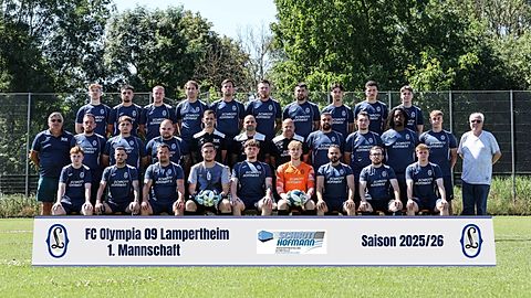 Hintere Reihe v.l

Julian Klippel, Hasan Karakus, Kevin Rathgeber, Kevin Haberkorn, Tobias Wegerle, Christopher Gunkel, Ferhan Güllü, Jan Wesp, Marco Mustata, Tim Jäger

Mittlere Reihe v.l

1.Vorsitzender Reinhard Wistuba, Patrick Ulmer, Edon Ramadani, Andrew Johnson, Trainer Thomas Düpre, Torwarttrainer Angelo Carlone, Sportausschussvorsitzender Patrick Andres, Umut Ates, Lukas Siegler, Iljas Nur, Linus Kuby, Kassenwart/Schriftführer Werner Zehnbauer

Untere Reihe v.l

Andre Reinhardt, Daniel Rink-Reinhardt, Heiko Hanusch, Nico Arnold, Pascal Väth, Timo Schröder, Halit Akkaya, Simon Groß, Lars Graf

Es fehlen

2.Vorsitzender Rudi Bräunig, Furkan Disli, Nils Kroh