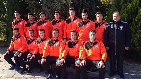 Hinten:Eroglu,Altin,Adak,Eroglu,Karayanik,Uzun,Koc,Özbey(T)
vorne:Temin,Ucma,Adiyaman,Isik,Özbey,Yenil