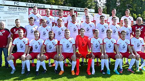 Hinten v.l.: Simon Bürkin, Keller Friedrich, Michele Engist, Florian Löffler,          
             Julian Wörner, Nikolas Gut, Janik Schneider, Avnor Jakupaj,

Mitte v.l.:  Dieter Zähringer (Spielausschuss), Marius Kasten (Trainer),   
             Benjamin Vogt, Fabian Zeller, Georg Häßig, Jonas Schmidt, Max 
             Klaus, Pascal Baumer, Adrian Gut, Benedikt Galli,
             Gerd Baumer (1. Vorstand, Spielausschuss),

vorne v.l.: Joshua Mayer, Moritz Weber, Sven Schneider, Marvin Strub, 
            Marlon Oleschko, Denis Schmidt, Michael Scholz, Philipp Diehr,   
            Janick Durm

Es fehlen: Marius Baldinger, Julian Ernst, Niklas Gumbert, Rafael Gut, Marco 
           Hammer, Niklas Imbery, Ricardo Jakob, Moritz Kioschus, Jakob Klein,  
           David Kleindienst, Maximilian König, Stephan Köpfer, Fabian Scholz,
           Dennys Segebarth, Johannes Wagner, Jochen Weber, Andreas Ziegler