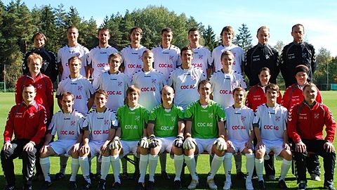 Hintere Reihe (von links nach rechts): Co-Trainer Hans Grabmeier, Felix Bogner, Zsolt Ludascher, Andreas Huber, Alex Kreiner, Markus Salzger, Stefan Schaumeier, Co-Trainer Wolfgang Wagner, Trainer Thomas Köster.
Mittlere Reihe (von links nach rechts): TW-Trainer Klaus Malec, Christoph Jäger, Philip Schall, Peter Schreiner, Bernhard Waldher, Michael Schreiner, Betreuerin Melanie Müller, Physio Diana Weidner.
Vordere Reihe (von links nach rechts): Thorsten Eisenacker, Thomas Hager, Stefan Dobler, Klaus Malec, Martin Ronis, Andreas Schreiner, Fabian Schnitter, Philipp Baumann, Teammanager Mathias Taubeneder