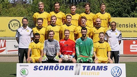 Hintere Reihe von links: Leander Rabe, Max Paprotny, Fynn Kindler, Toni Höfel, Yannick Badzong.
Mittlere Reihe von links: Trainer Samir Yarhin, Kris Naporra, Dominik Burg, Jona Grosser, Lukas Hoppe, Gaetan Lepreul, Co-Trainer Mario Norbert.
Vordere Reihe von links: Hardi Khalid Quadr, Dennis Barnitzki, Simon Kramer, Marko Kurtes, Michael Voth.
