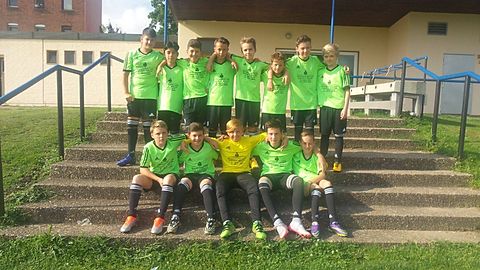 Die neue D1 besteht aus Jahrgang 04/05. Die Mannschaft hat als D2 den Aufstieg in die Kreisklasse mit 10 Punkten Vorsprung und einen Torverhältnis von 173 zu 20 Toren geschafft.

Hast du Lust in der Kreisliga zu spielen ? Wir suchen noch zur Verstärkung des Teams talentierte Spieler.