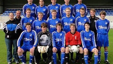 Hintere Reihe v.l.: Daniel Grünebaum, Rene bei der Sandwisch, Frank Schulte, Fabian Mazanowski, Daniel Overbeck

Mittlere Reihe v.l.: Birgit Tepe-Rühlander (Betreuerin), Heinz Tepe-Rühlander (Trainer), Chris Busch, Jonas Kröger, Benedikt Rüther, Nicolas Böttcher, Stefan Mertens, Niko Wohlgemuth (Trainer), Jan Brinkmann

Vordere Reihe v.l.: Oliver Busch, Jens Westhof, Christian Sperlich, Felix Grüter, Tom Sielemann