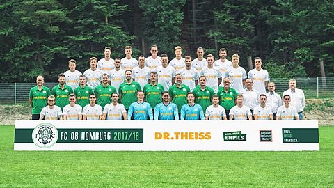 4. Reihe (hinten) von links nach rechts: Kai Roob, Joel Ebler, Jan Eichmann, Tom Schmitt, Kai Hesse, Christian Telch
3. Reihe von links nach rechts: Philipp-Marco Wunn, Eric Lickert, Athanasios Raptis, Konstantinos Neofytos, Norbert Neumann, Patrick Dulleck, Alexander Hahn, Marco Gaiser, Tim Stegerer
2. Reihe von links nach rechts: Chef-Trainer Jürgen Luginger, Co-Trainer André Kilian, Torwart-Trainer Oliver Müller, Athletik-Trainer Aykut Bozdemir, Athletik-Trainer Steven Berni, Zeugwart und Greenkeeper Predrag Lamesic, Physiotherapeut Klaus Ambrosch, Physiotherapeut Christopher Schurig, Mannschaftsarzt Peter Junkes, Schatzmeister Franz-Holger Woitowitz, 2. Vorsitzender und Geschäftsführer Rafael Kowollik, 1. Vorsitzender Herbert Eder
1. Reihe (vorne) von links nach rechts: Christian Lensch, Tim Schneider, Gaetano Giordano, Marc Gallego, Mark-Patrick Redl, David Salfeld, Eric Höh, Patrick Lienhard, Jaron Schäfer, Jens Meyer, Sven Sökler